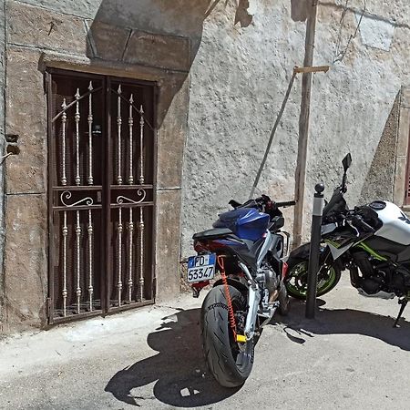 サッサリCasa Ele - Casa Indipendente Con Cucina - Bikes Friendlyアパートメント エクステリア 写真